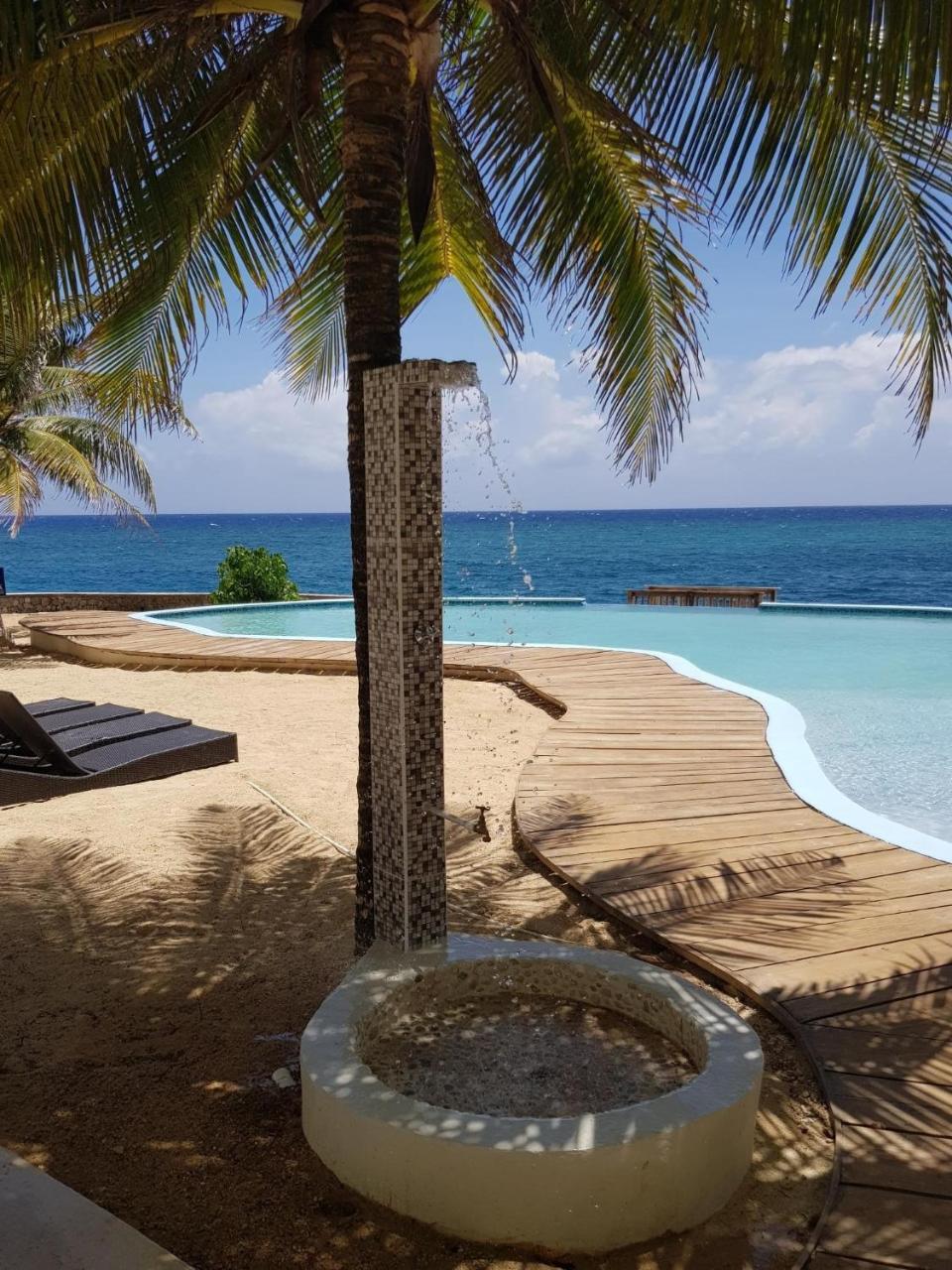 Ocho Rios Penthouse At Whispering Seas Apartment Exterior photo